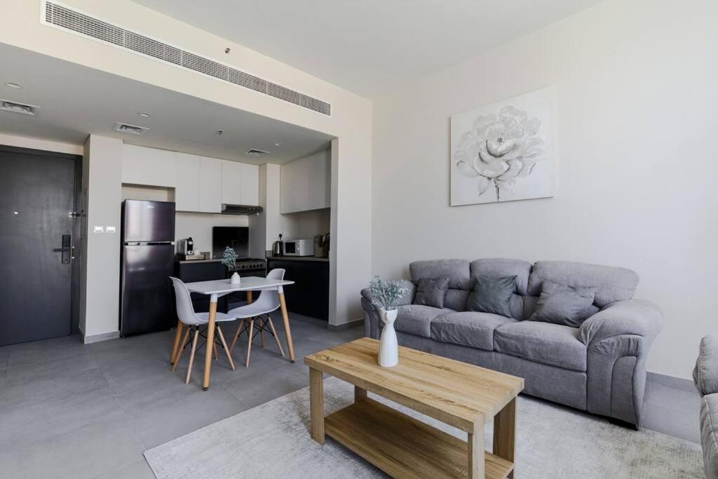 Sahab - Solo 1Br Apt In Al Jada Schardscha Exterior foto